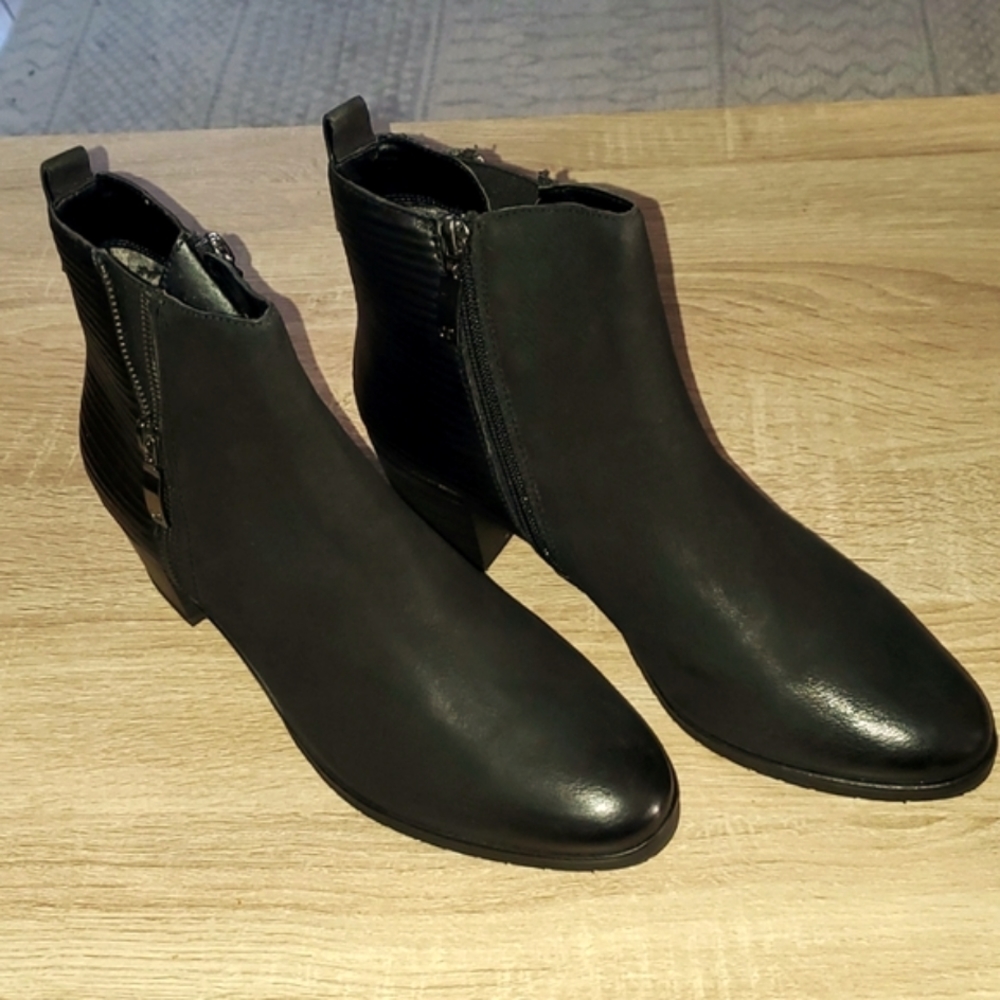 NWOT Gerry Weber Josef Siebel leather boot. 9.